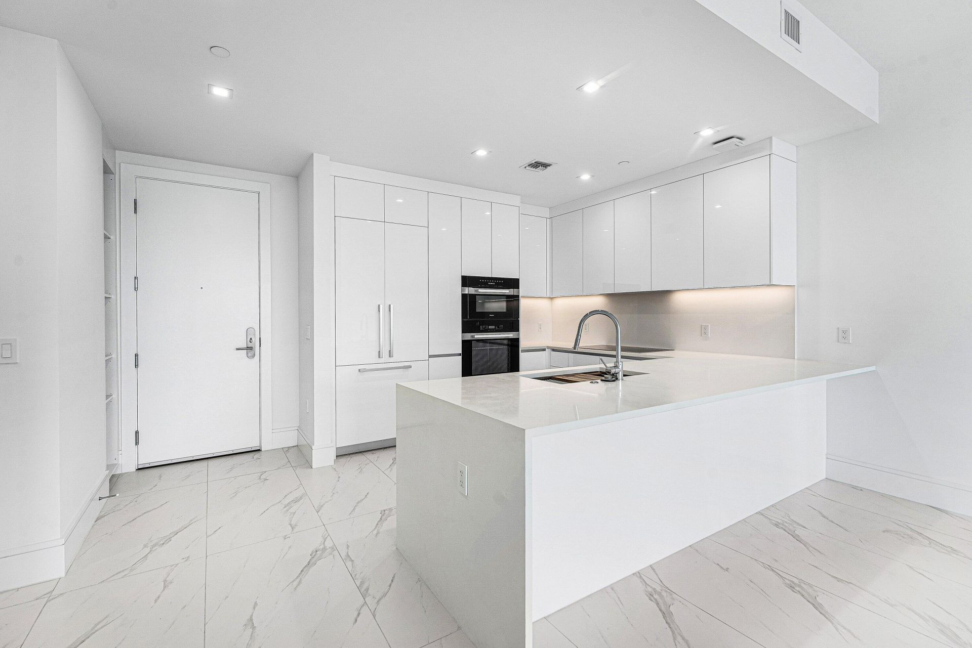 220 Lake Shore Drive, Unit 1613, Lake Park, FL 33403 Photo