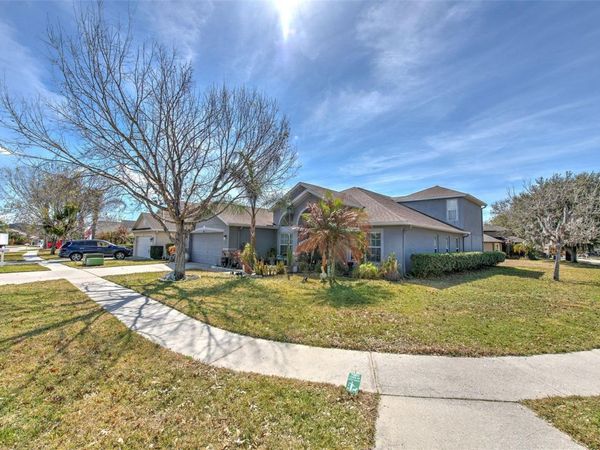 4639 POINTE O WOODS DRIVE , WESLEY CHAPEL, FL 33543