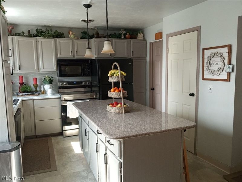 13578 Foxcroft Drive, Garfield Heights, OH 44125 Photo 2