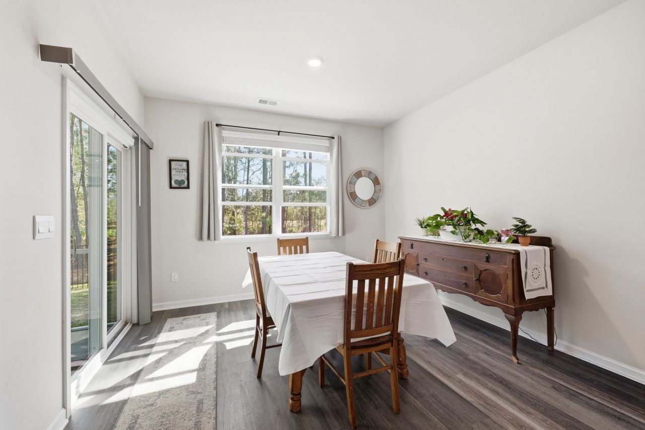 655 Gryffindor Dr. Photo 10