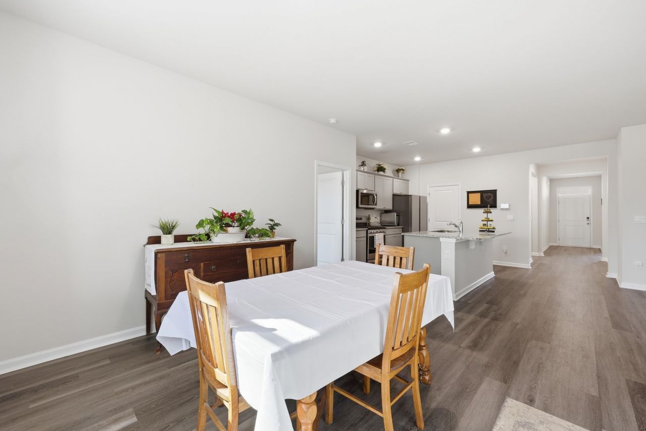 655 Gryffindor Dr. Photo 11