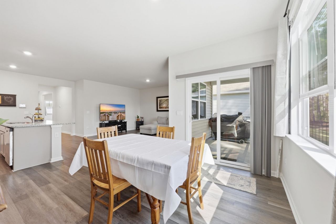 655 Gryffindor Dr. Photo 12