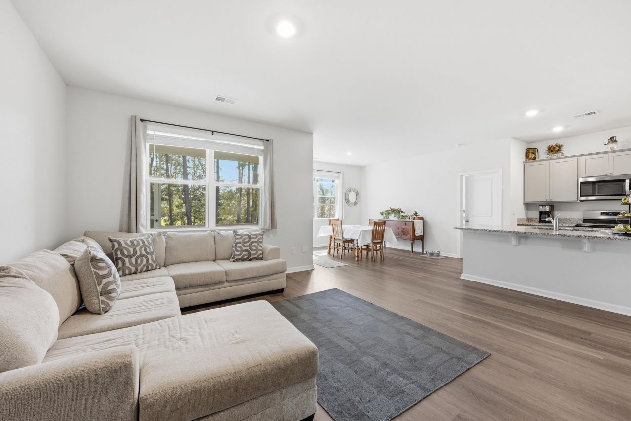 655 Gryffindor Dr. Photo 4