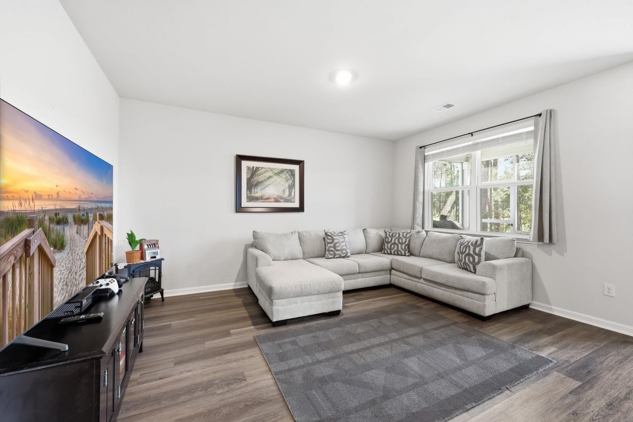 655 Gryffindor Dr. Photo 5