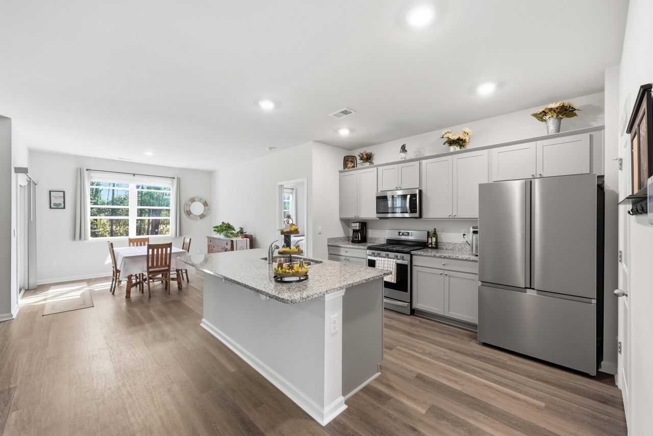 655 Gryffindor Dr. Photo 6