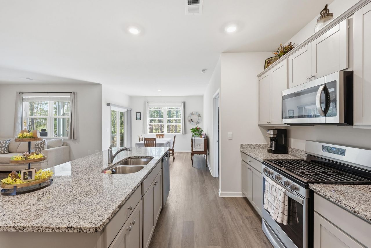 655 Gryffindor Dr. Photo 7