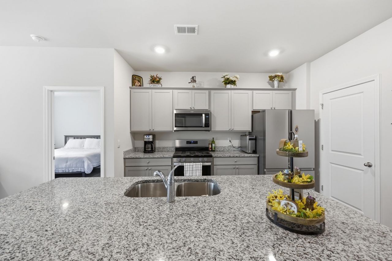 655 Gryffindor Dr. Photo 9