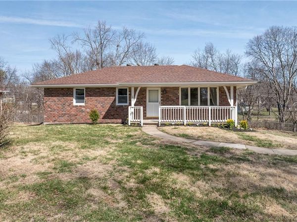 220 Kennedy Drive, Gower, MO 64454