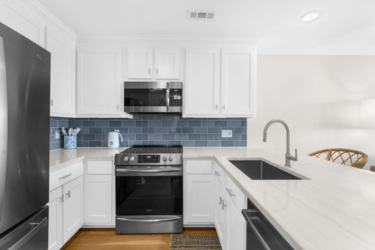 2111 Landfall Way Photo 21