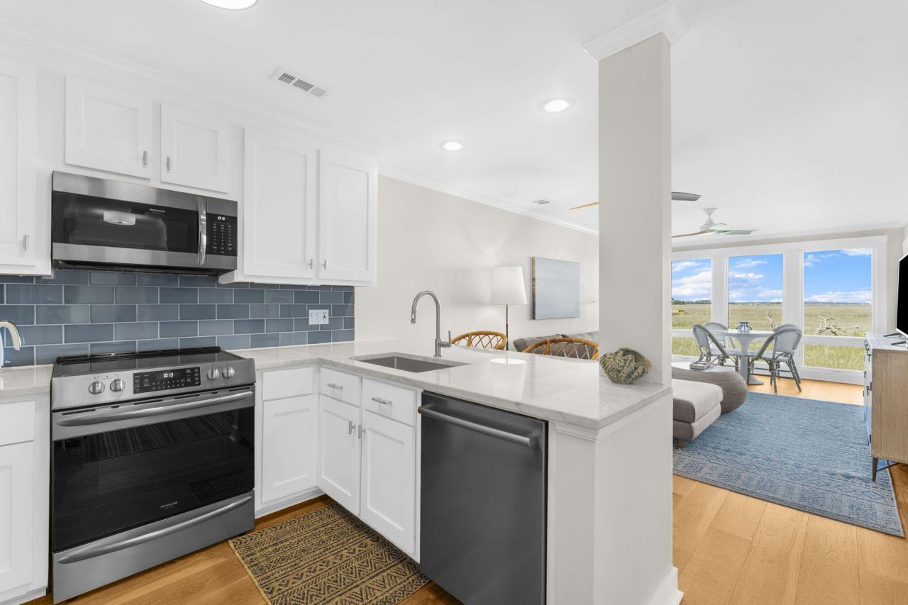 2111 Landfall Way Photo 6