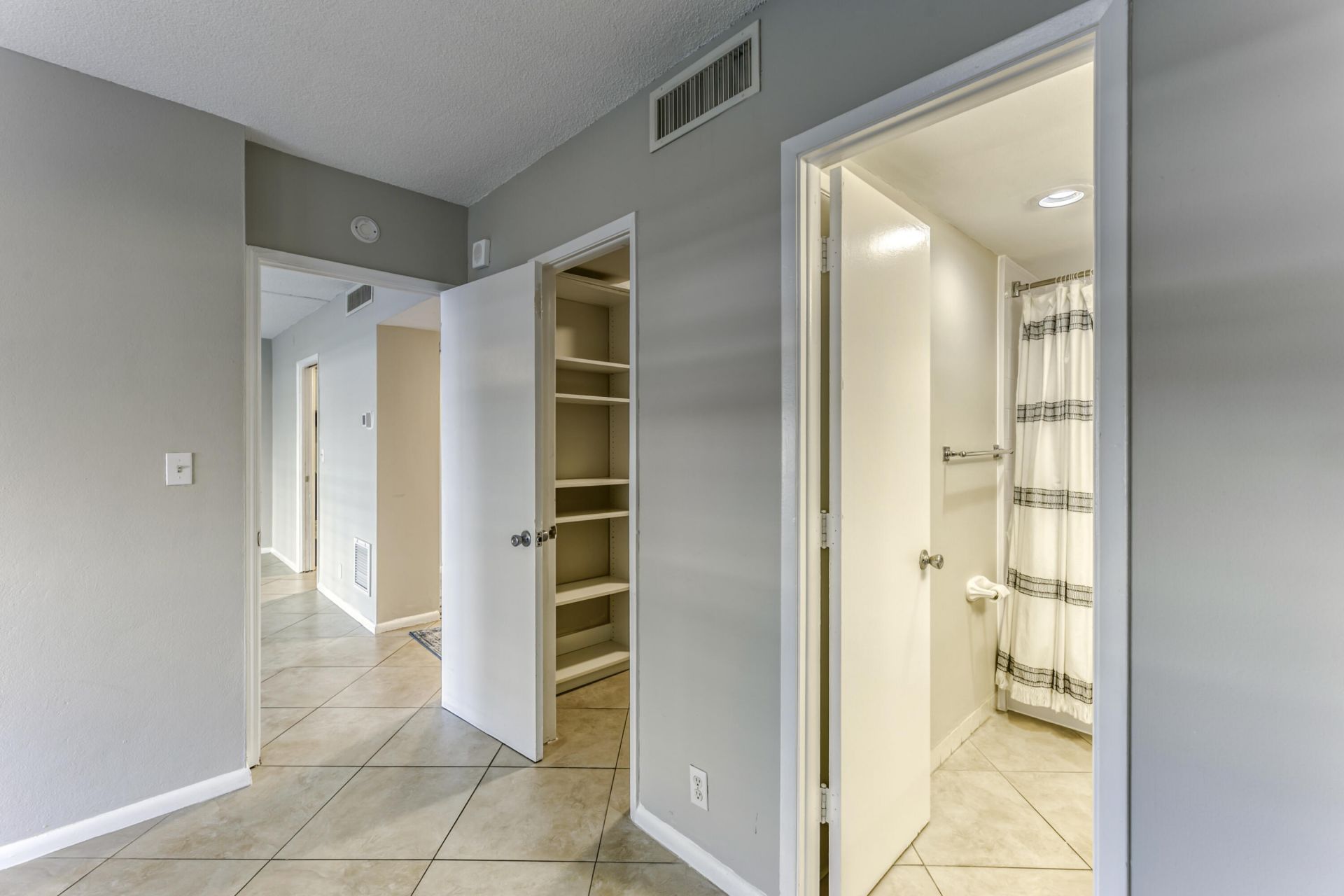 2900 NE 30th Street, Unit L2, Fort Lauderdale, FL 33306 Photo