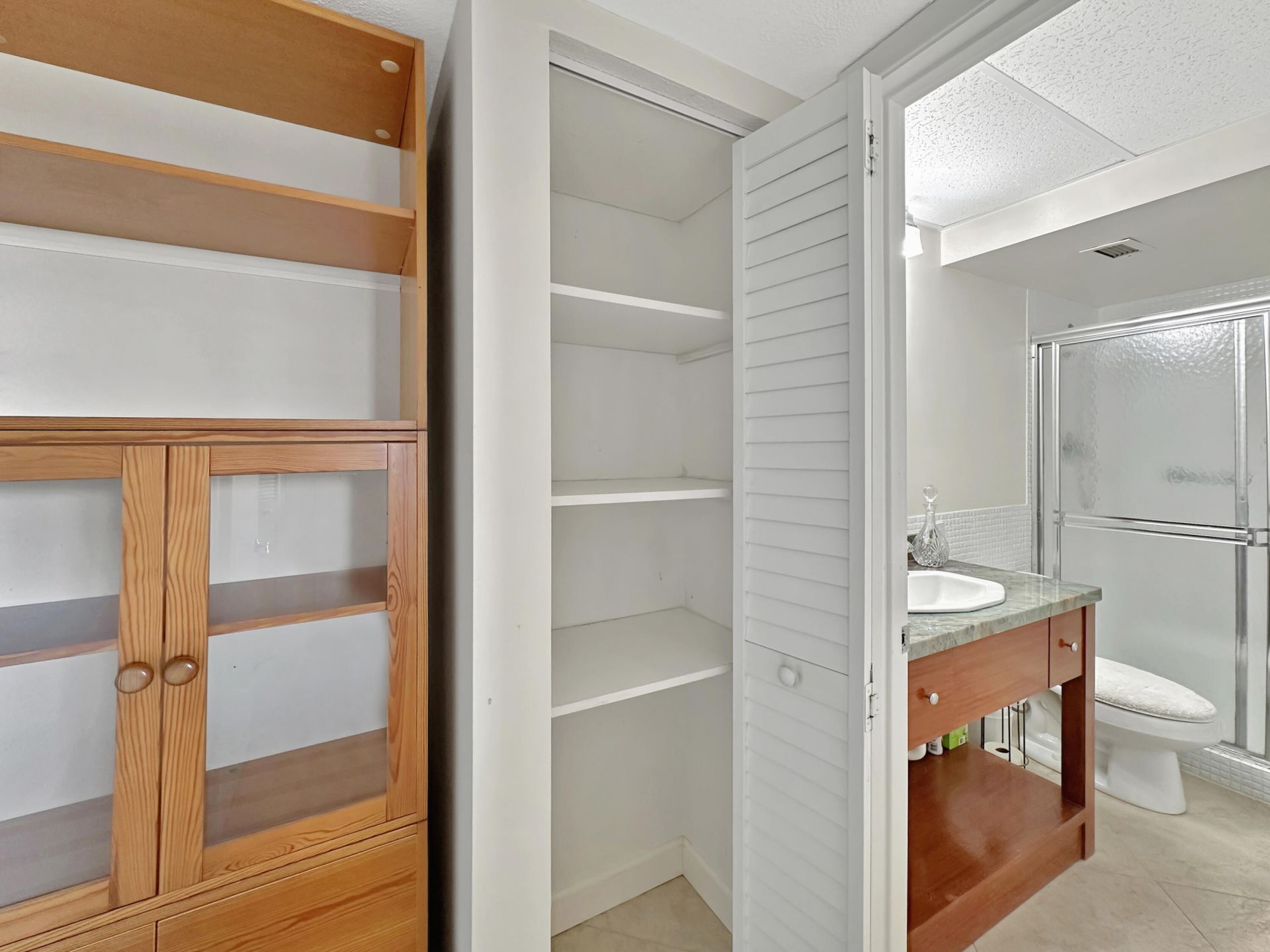 501 Lake Shore Drive, Unit 505, West Palm Beach, FL 33403 Photo