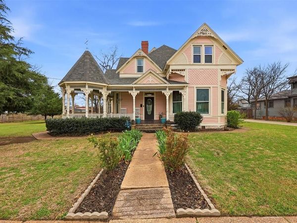 306 E Tarrant Street, Bowie, TX 76230