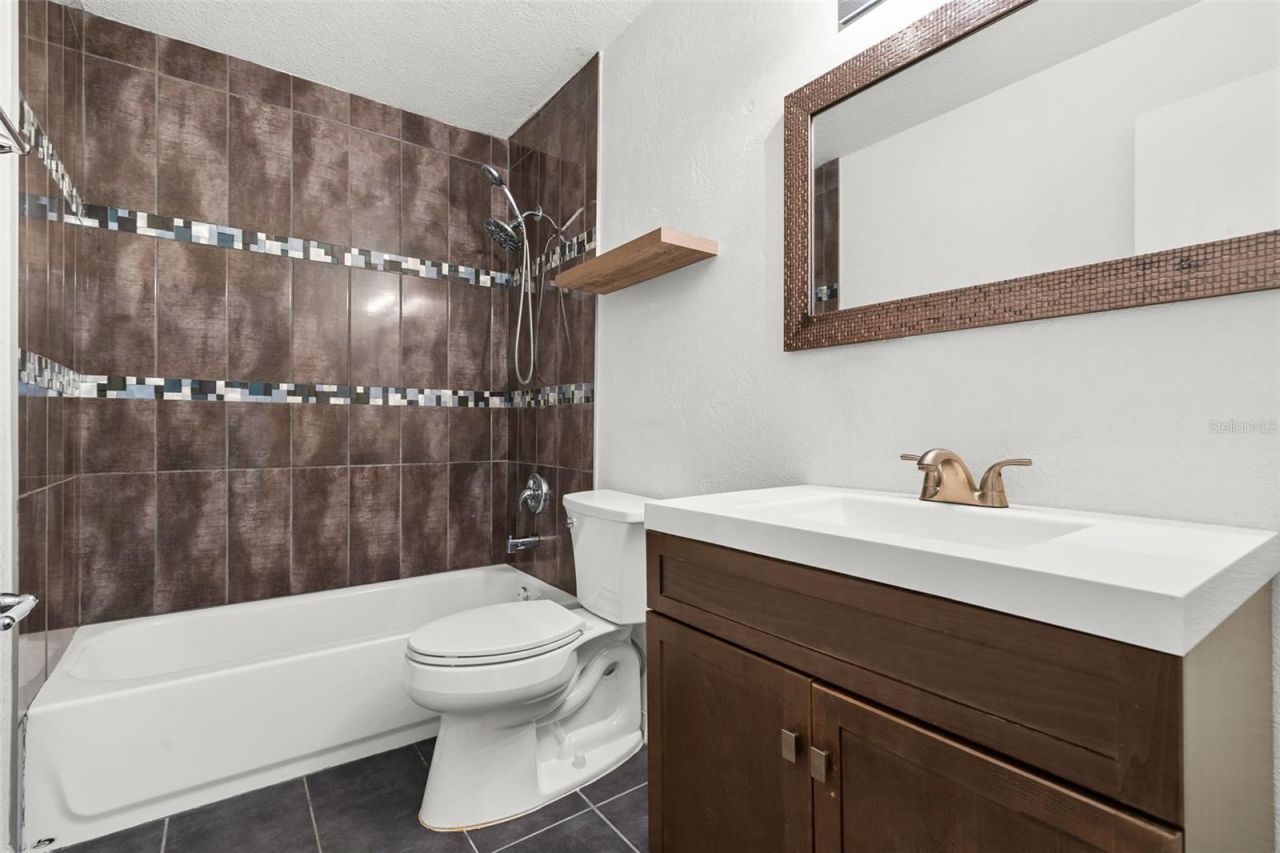 5052 Starfish Drive Se, Unit D, Saint Petersburg, FL 33705 Photo