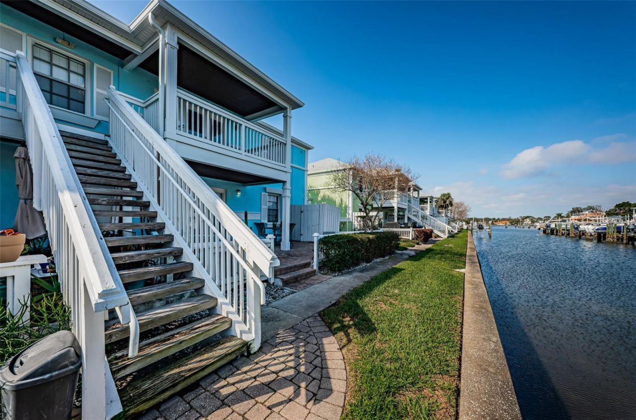 5052 Starfish Drive Se, Unit D, Saint Petersburg, FL 33705 Photo