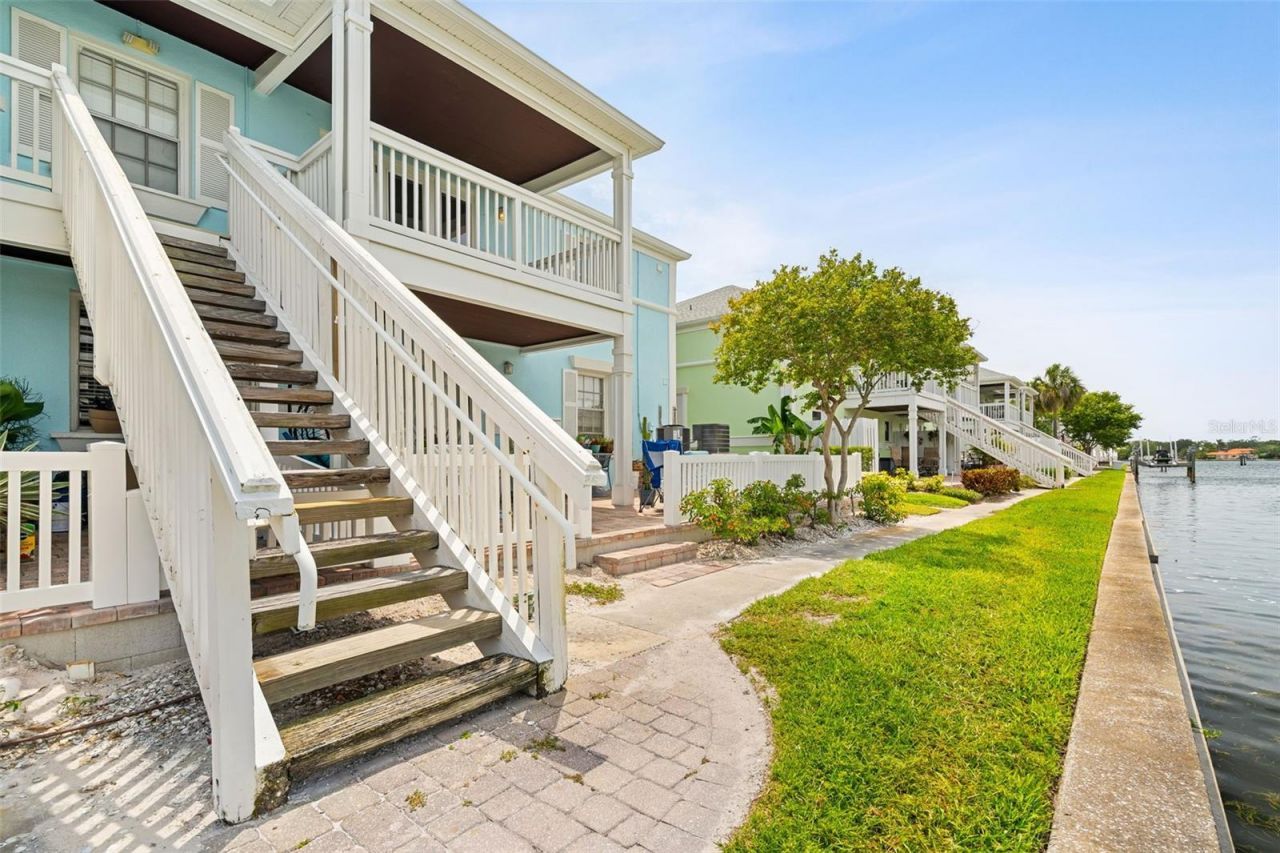 5052 Starfish Drive Se, Unit D, Saint Petersburg, FL 33705 Photo