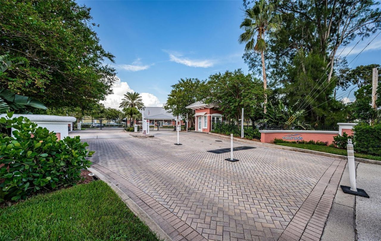 5052 Starfish Drive Se, Unit D, Saint Petersburg, FL 33705 Photo