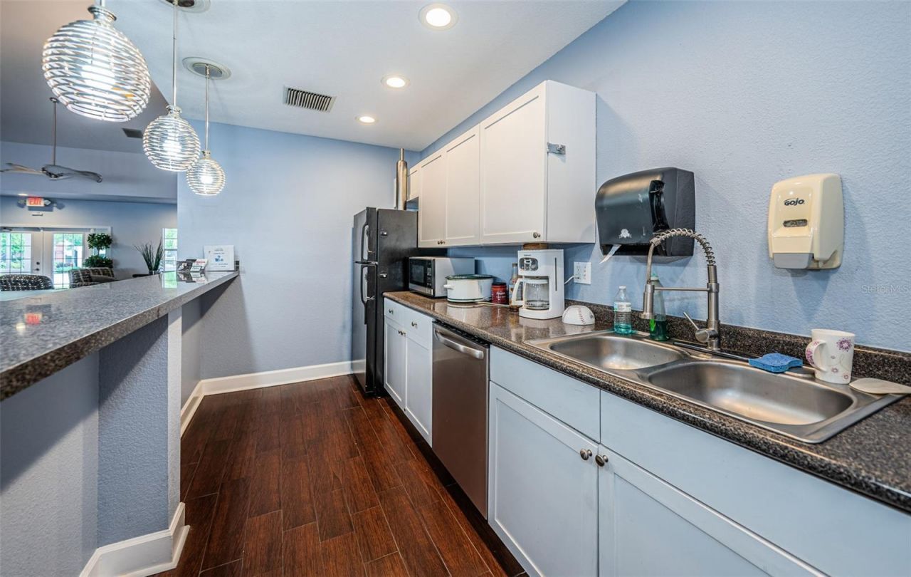 5052 Starfish Drive Se, Unit D, Saint Petersburg, FL 33705 Photo