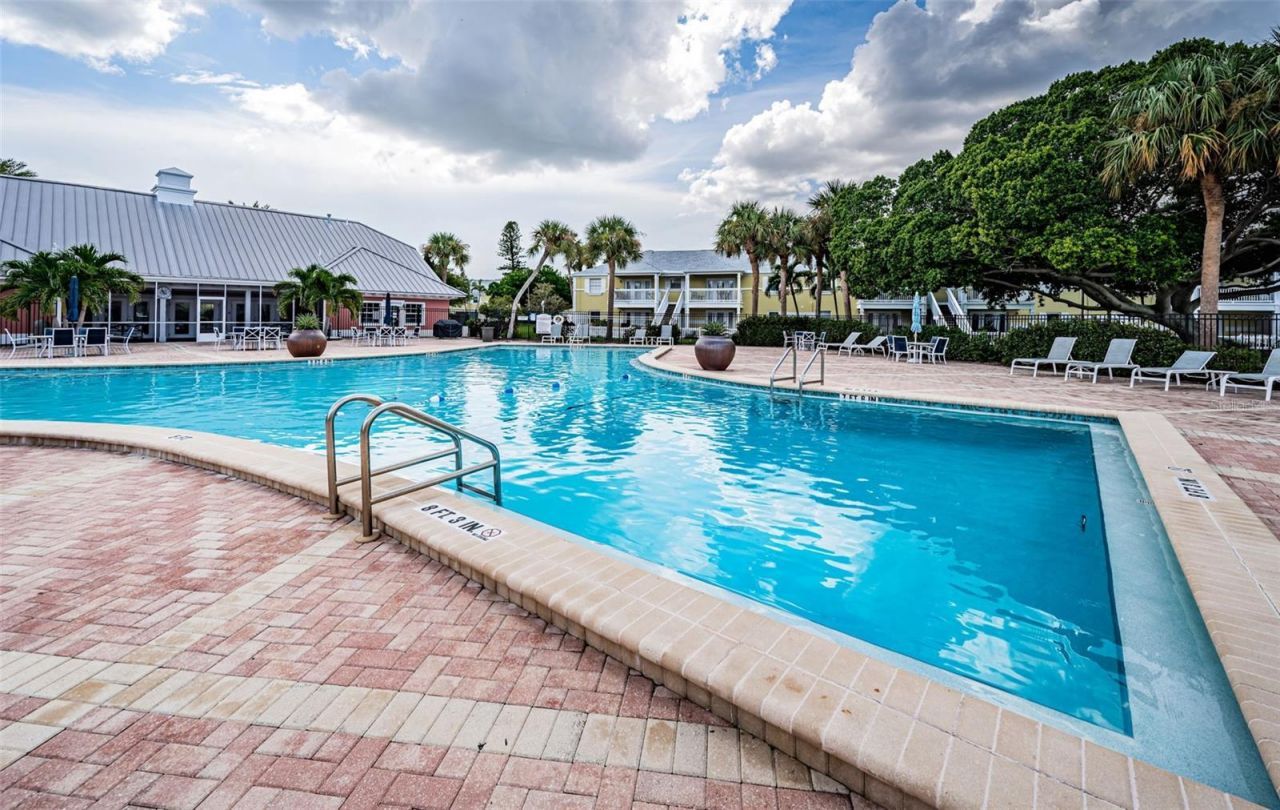 5052 Starfish Drive Se, Unit D, Saint Petersburg, FL 33705 Photo