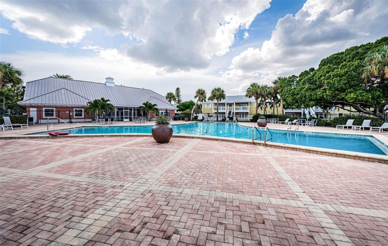 5052 Starfish Drive Se, Unit D, Saint Petersburg, FL 33705 Photo