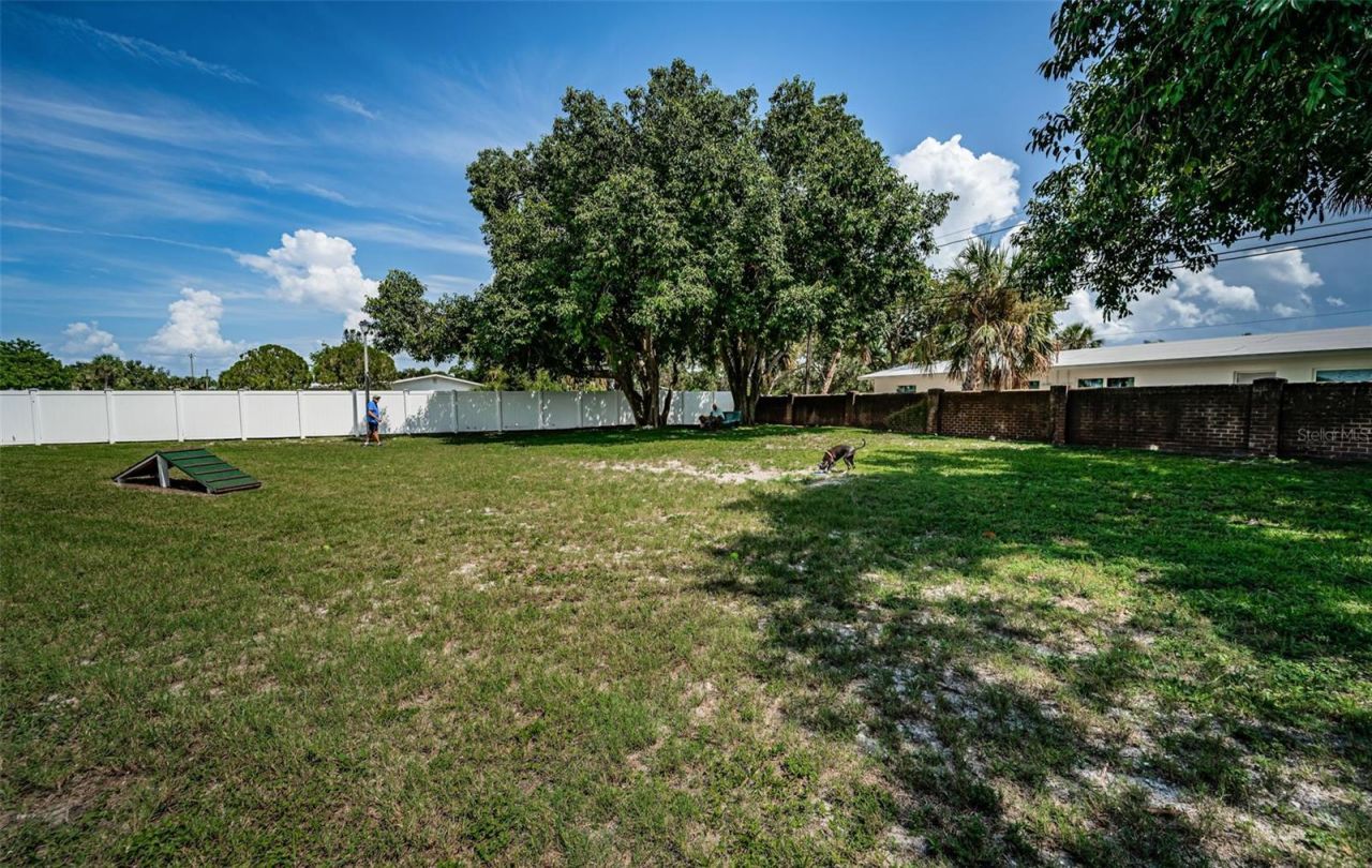 5052 Starfish Drive Se, Unit D, Saint Petersburg, FL 33705 Photo