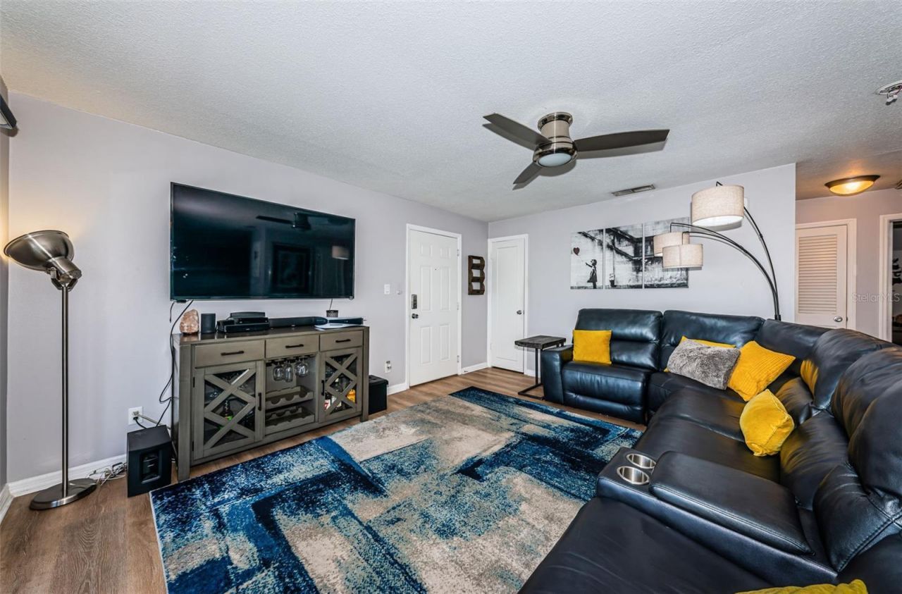 5052 Starfish Drive Se, Unit D, Saint Petersburg, FL 33705 Photo