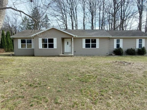 1571 MITCHELL , Adrian, MI 49221