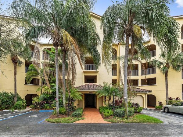 200 Uno Lago Drive, Unit 201, Juno Beach, FL 33408
