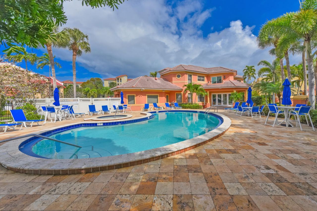 200 Uno Lago Drive, Unit 201, Juno Beach, FL 33408 Photo