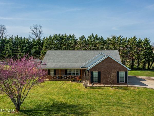 5119 N Wildwood Rd, Maryville, TN 37804