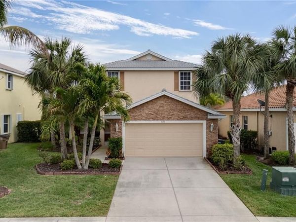 944 Golden Pond CT, CAPE CORAL, FL 33909