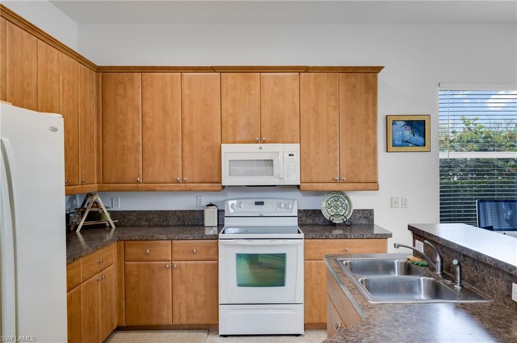 944 Golden Pond Ct, Cape Coral, FL 33909 Photo