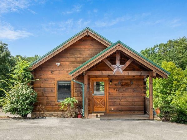 3229 White Falcon Way, Pigeon Forge, TN 37863