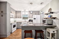 300 Yellow Hawthorn Circle photo 4
