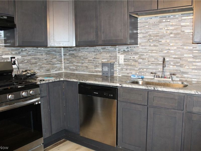 1258 Hawthorne Avenue SW, Canton, OH 44710 Photo 2