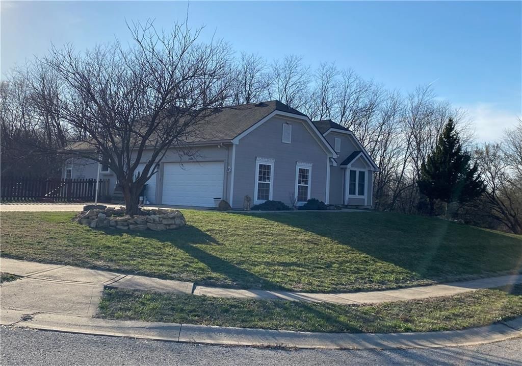 2224 NE 158th Street, Smithville, MO 64089 Main Photo