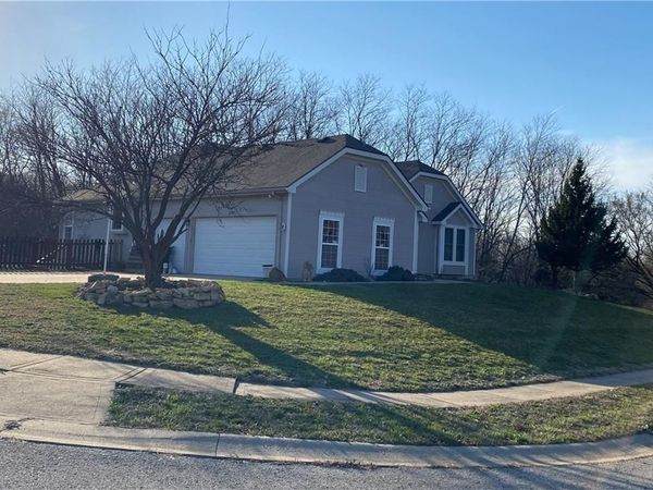 2224 NE 158th Street, Smithville, MO 64089