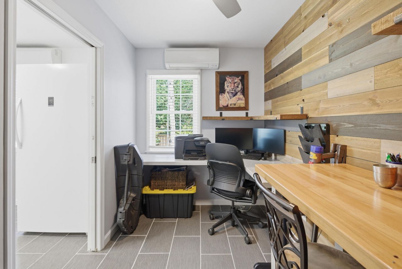 110 Brighton Court Photo 25