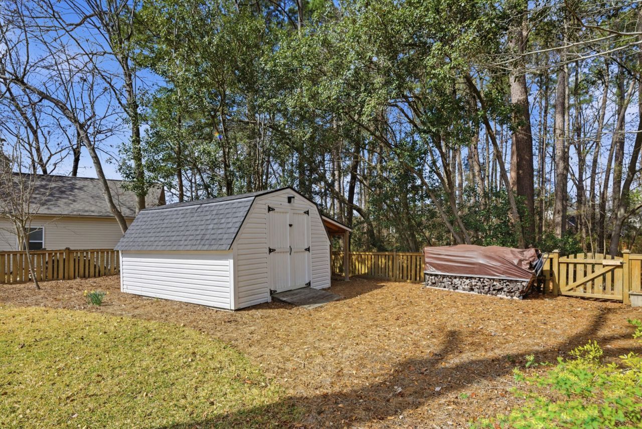 110 Brighton Court Photo 44