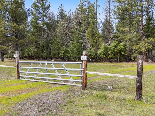 522 Jackadel Lane, Cave Junction, OR 97523
