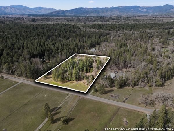 522 Jackadel Lane, Cave Junction, OR 97523