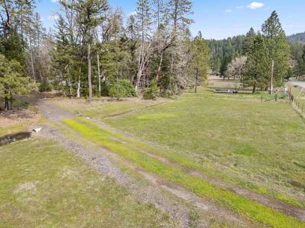 522 Jackadel Lane, Cave Junction, OR 97523