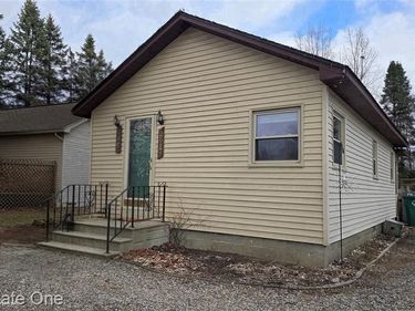 2517 Massena Street, Commerce Twp, MI 48382