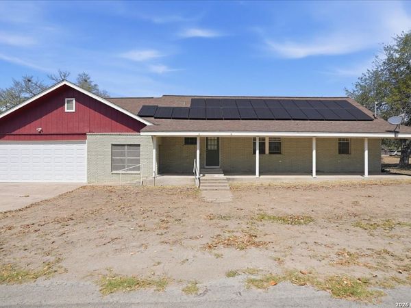 1601 Owens Ave, Three Rivers, TX 78071