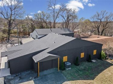 2015 NW 50th Street, Northmoor, MO 64151