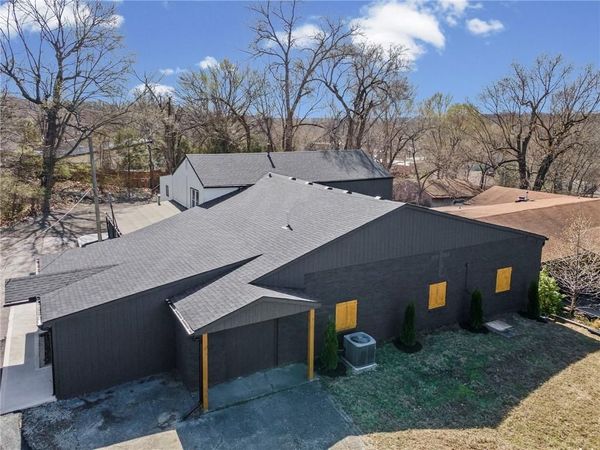 2015 NW 50th Street, Northmoor, MO 64151