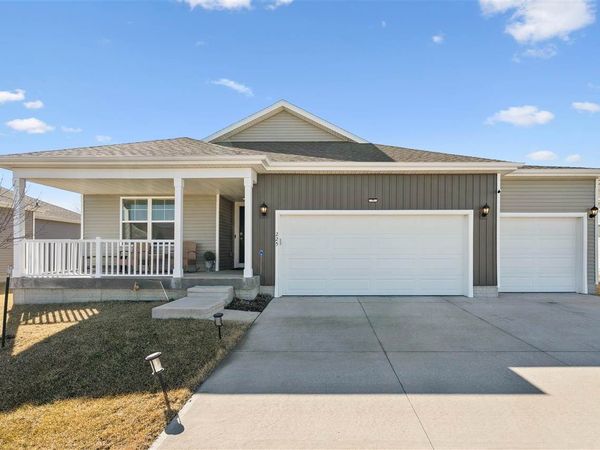 225 Sumac Dr, Palo, IA 52324
