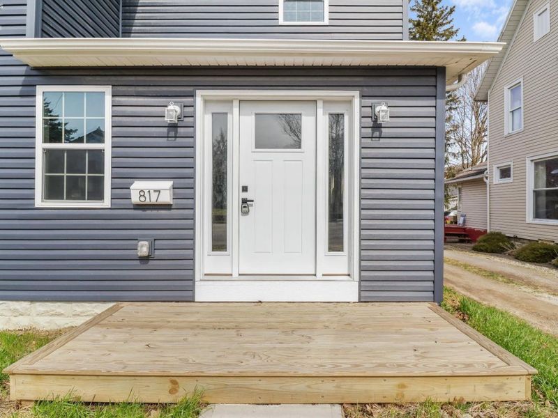 817 E Main Street, Bellevue, OH 44811 Photo 3