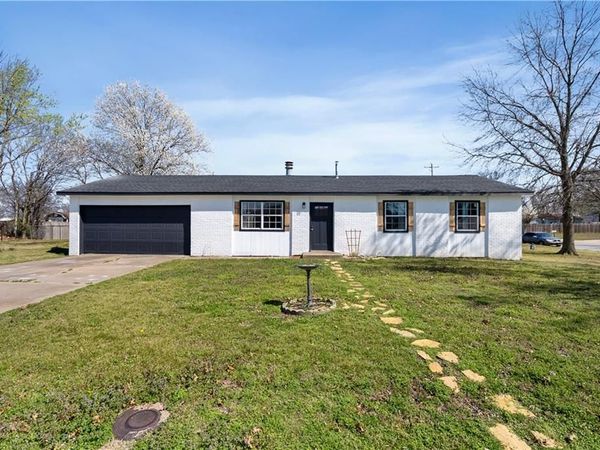 401 N Edgewood Drive, Coffeyville, KS 67337