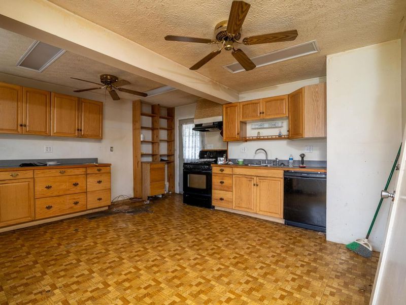 3453 Eisenhower Road, Columbus, OH 43224 Photo 6